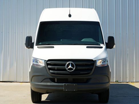 Used 2024 Mercedes-Benz Sprinter 3500 image 7