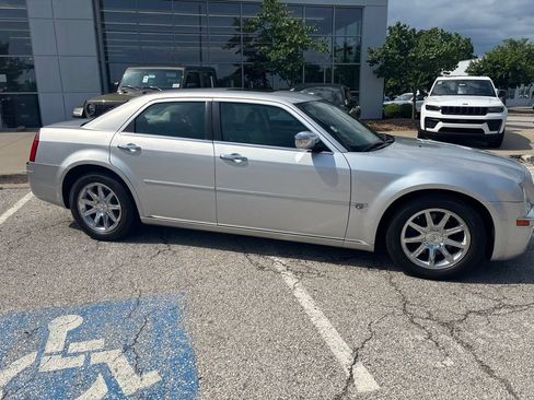 Used 2005 Chrysler 300 C w/ Sound Group II RWD image 30