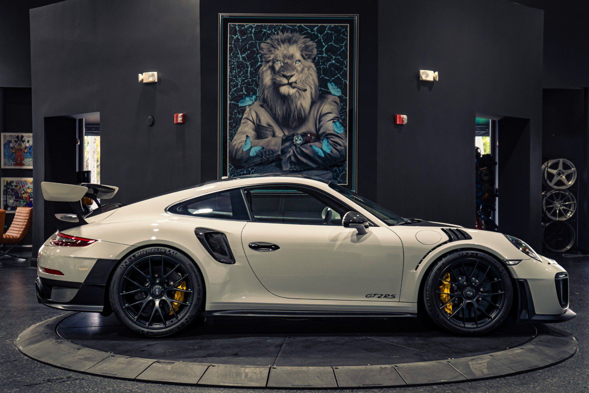 Used 2018 Porsche 911 GT2 RS w/ Weissach Package RWD image 32