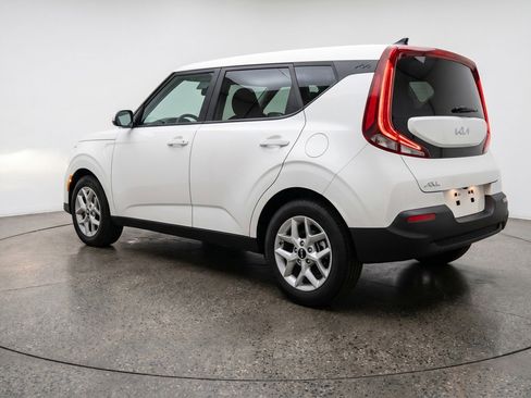 Used 2025 Kia Soul LX w/ LX Technology Package FWD image 6