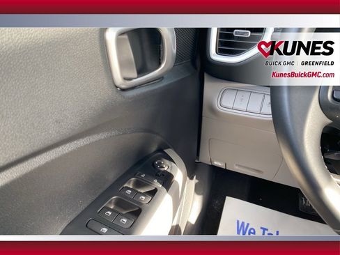 Used 2025 Hyundai Venue SEL image 26