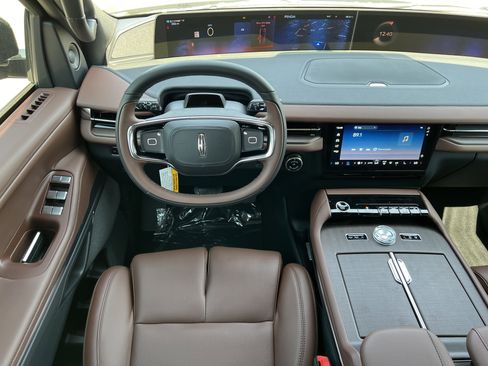 New 2025 Lincoln Navigator L Reserve image 16