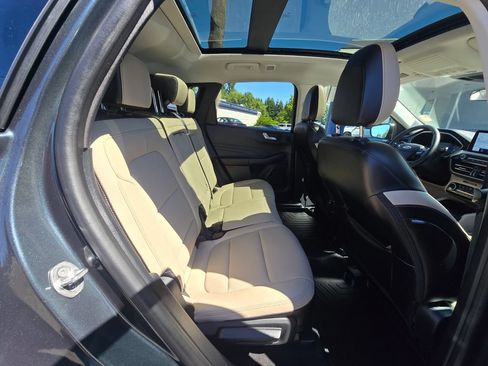 Used 2022 Ford Escape SEL w/ Technology Package FWD image 12