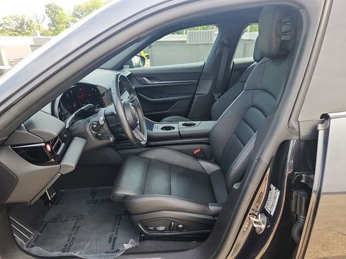 Certified 2025 Porsche Taycan image 5