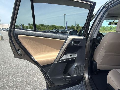 Used 2014 Toyota RAV4 XLE FWD image 21