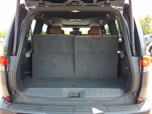 Used 2024 Lexus GX 550 w/ Accessory Package (2T) AWD/4WD image 38