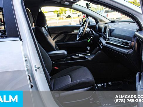 Used 2025 Kia Sportage LX FWD image 21