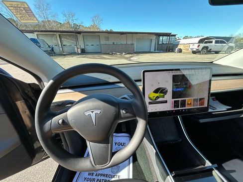 Used 2020 Tesla Model Y Long Range image 34