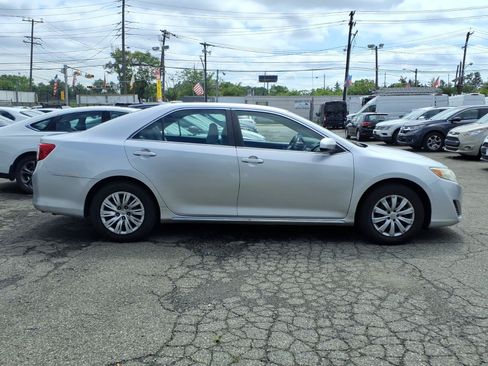 Used 2014 Toyota Camry LE FWD image 7