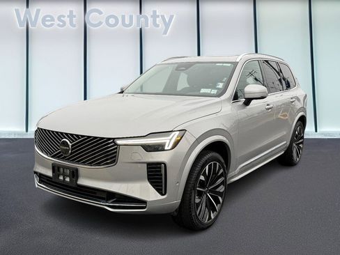 Used 2025 Volvo XC90 B5 Plus image 9