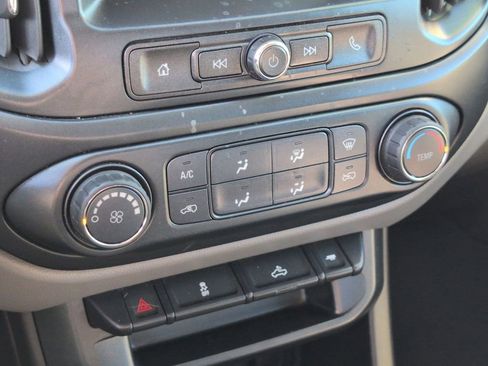 Used 2018 Chevrolet Colorado W/T image 10