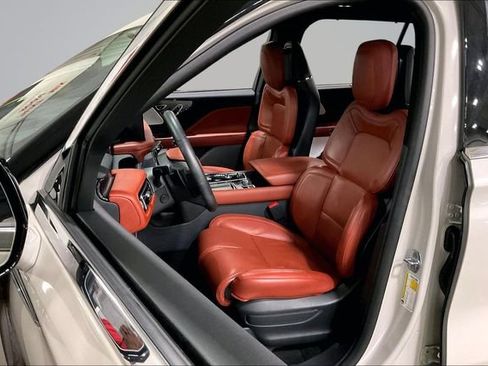 Used 2025 Lincoln Aviator Reserve w/ Equipment Group 201A AWD/4WD image 27