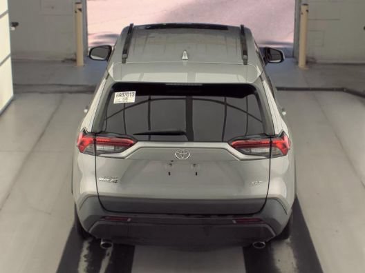 Used 2021 Toyota RAV4 XLE w/ Convenience Package FWD image 6