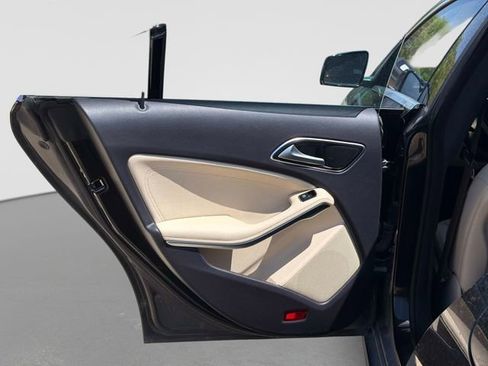 Used 2014 Mercedes-Benz CLA 250 image 11