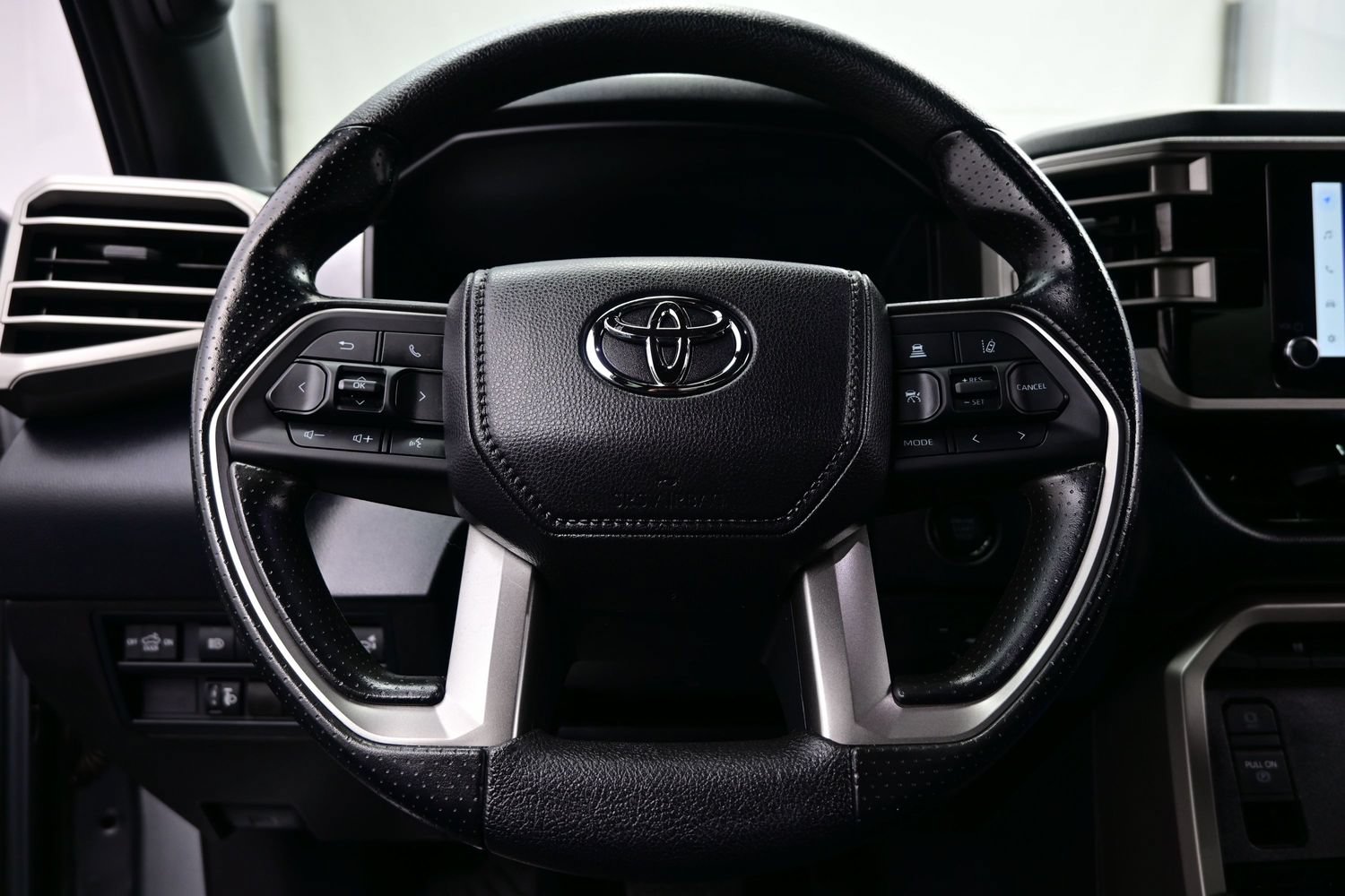 Used 2025 Toyota Tundra SR5 w/ SR5 Convenience Package AWD/4WD image 24