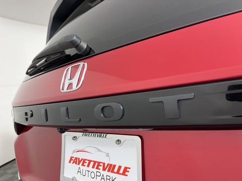 Certified 2025 Honda Pilot EX-L image 3
