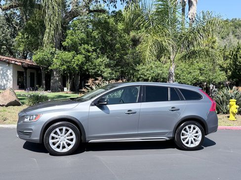 Used 2016 Volvo V60 T5 Cross Country w/ Convenience Package AWD/4WD image 2