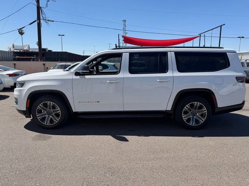 Used 2024 Jeep Wagoneer L Series II image 8