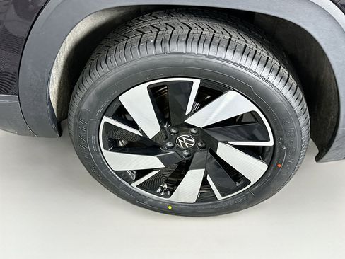 Used 2025 Volkswagen Atlas Cross Sport SE image 11