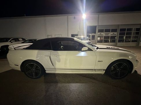 Used 2013 Ford Mustang GT Premium w/ Electronics Pkg RWD image 3