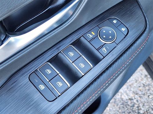 New 2025 Nissan Kicks SR image 17