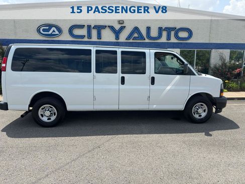 Used 2019 Chevrolet Express 3500 LS RWD image 3