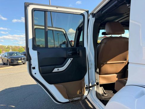 Used 2016 Jeep Wrangler Unlimited Sahara w/ Connectivity Group image 20