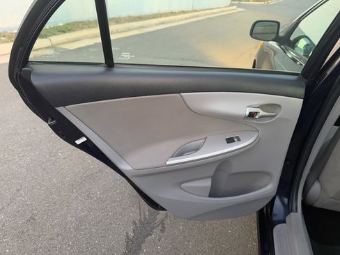 Used 2013 Toyota Corolla LE Special Edition image 15