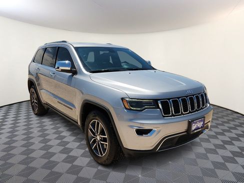 Used 2017 Jeep Grand Cherokee Limited w/ Luxury Group II RWD image 6