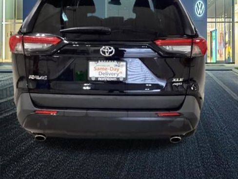 Used 2025 Toyota RAV4 XLE AWD/4WD image 3