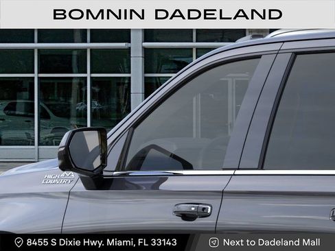 New 2026 Chevrolet Suburban High Country AWD/4WD image 12