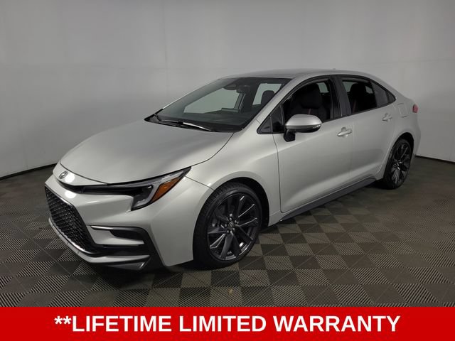 Used 2025 Toyota Corolla SE FWD image 3