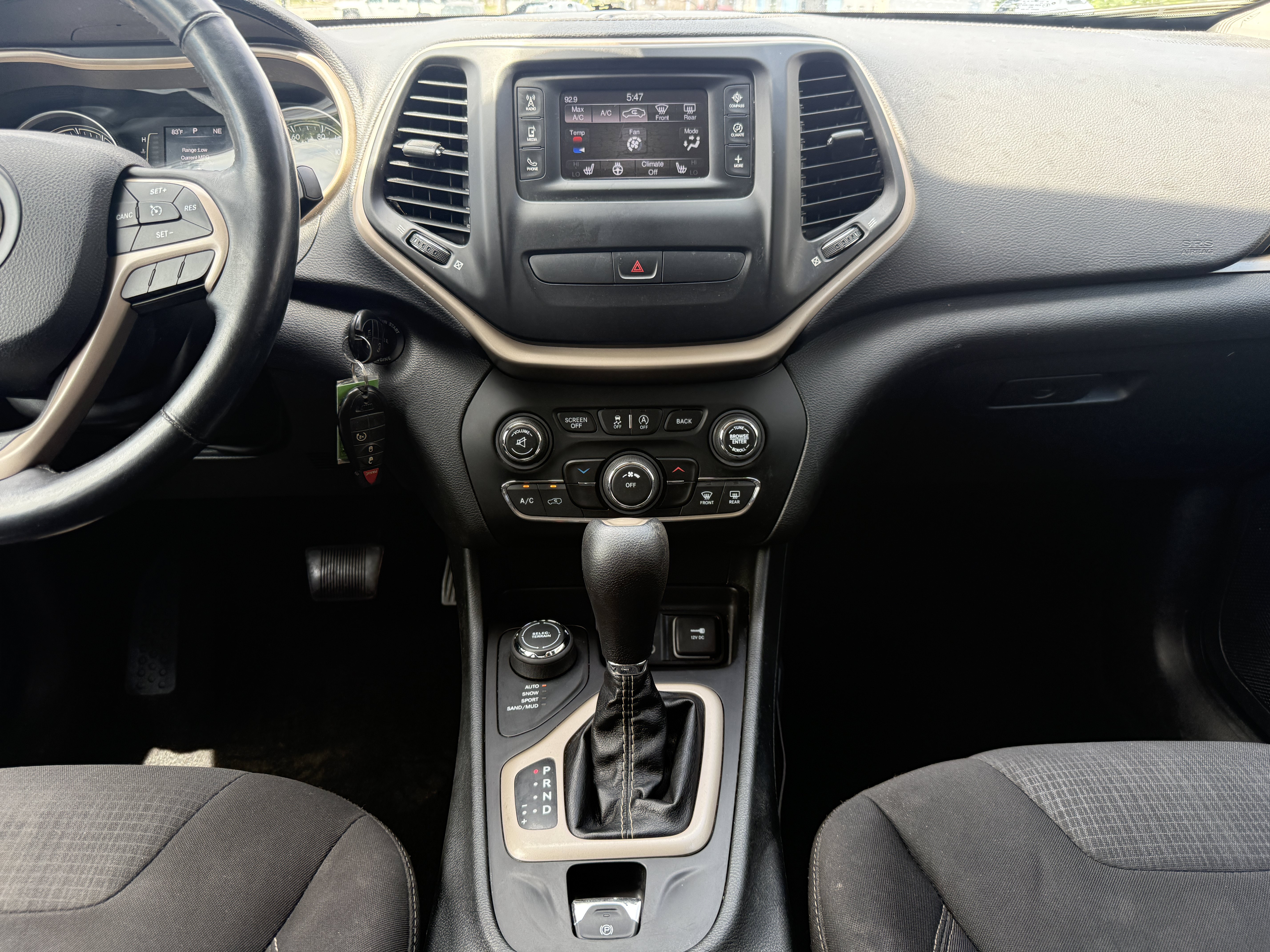 Used 2015 Jeep Cherokee Latitude w/ Cold Weather Group AWD/4WD image 21