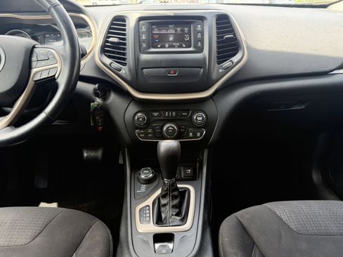Used 2015 Jeep Cherokee Latitude w/ Cold Weather Group AWD/4WD image 21