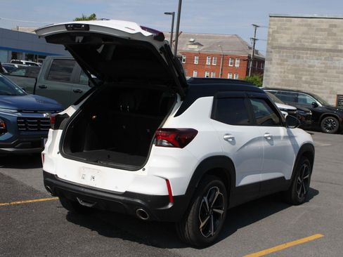 Used 2023 Chevrolet TrailBlazer RS w/ Sun and Liftgate Package AWD/4WD image 7