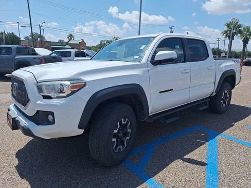 Used 2018 Toyota Tacoma TRD Off-Road AWD/4WD image 2