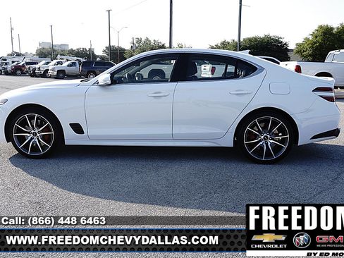 Used 2025 Genesis G70 2.5T RWD image 4