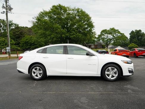 Used 2022 Chevrolet Malibu LS FWD image 2