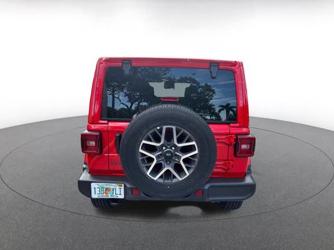 Used 2025 Jeep Wrangler Unlimited Sahara AWD/4WD image 7