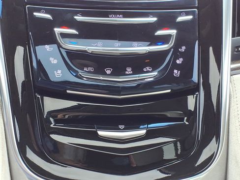Used 2018 Cadillac Escalade Premium Luxury AWD/4WD image 23