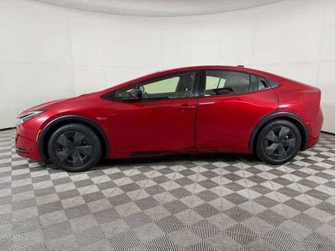 Used 2024 Toyota Prius Prime FWD image 4
