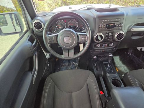 Used 2017 Jeep Wrangler Unlimited Sahara w/ Max Tow Package AWD/4WD image 19