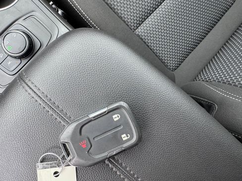 Used 2023 GMC Terrain SLE image 32