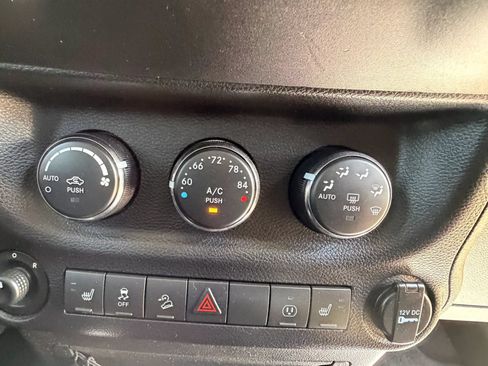 Used 2014 Jeep Wrangler Unlimited Sahara w/ Dual Top Group AWD/4WD image 16