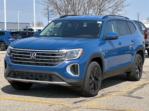 New 2026 Volkswagen Atlas SE image 1