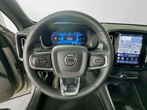 Used 2025 Volvo XC40 B5 Plus AWD/4WD image 19