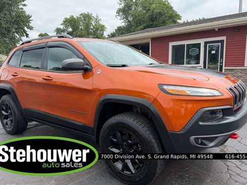 Used 2015 Jeep Cherokee Trailhawk AWD/4WD image 1