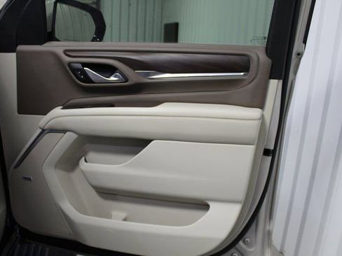 Used 2021 GMC Yukon Denali w/ Denali Premium Package image 12