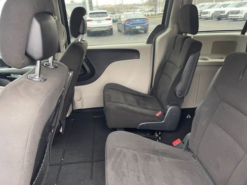 Used 2016 Dodge Grand Caravan SE image 11