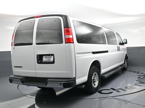 Used 2025 Chevrolet Express 3500 LT w/ LT Preferred Equipment Group RWD image 9